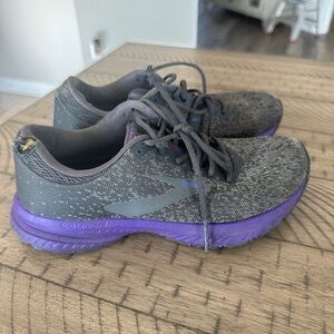 Used and well worn women’s Brooks running sneakers, size 6